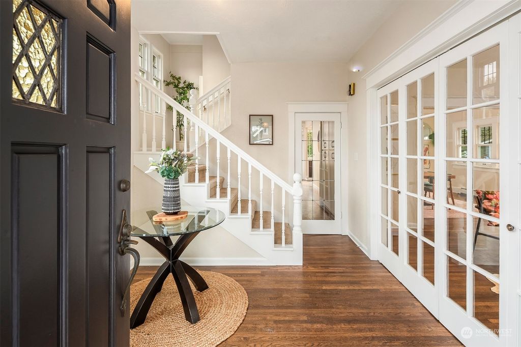 Photo of 2002 Federal Avenue E, Seattle, WA 98102 (MLS # 2330499)
