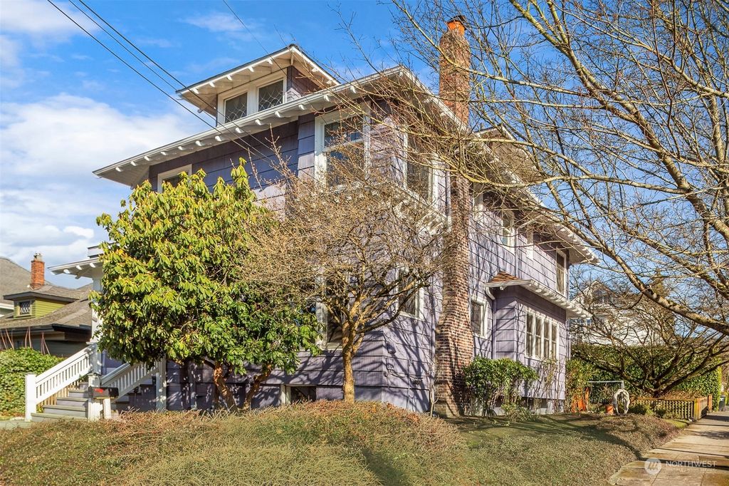 Photo of 2002 Federal Avenue E, Seattle, WA 98102 (MLS # 2330499)