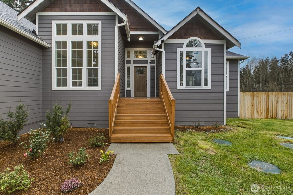 Photo of 21317 Locust Way, Lynnwood, WA 98036 (MLS # 2491601)