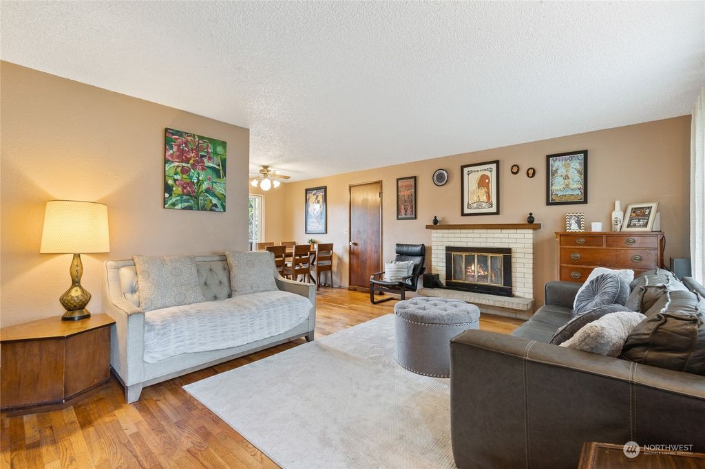Photo of 450 S 304th Street, Federal Way, WA 98003 (MLS # 2167842)