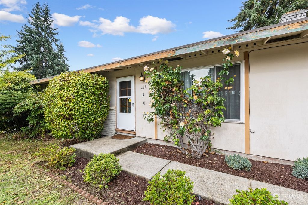 Photo of 450 S 304th Street, Federal Way, WA 98003 (MLS # 2167842)