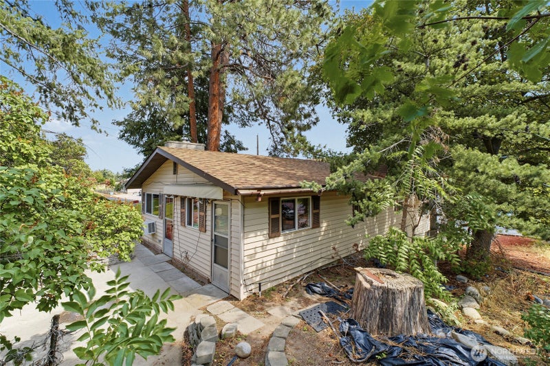 779 N 2nd Avenue