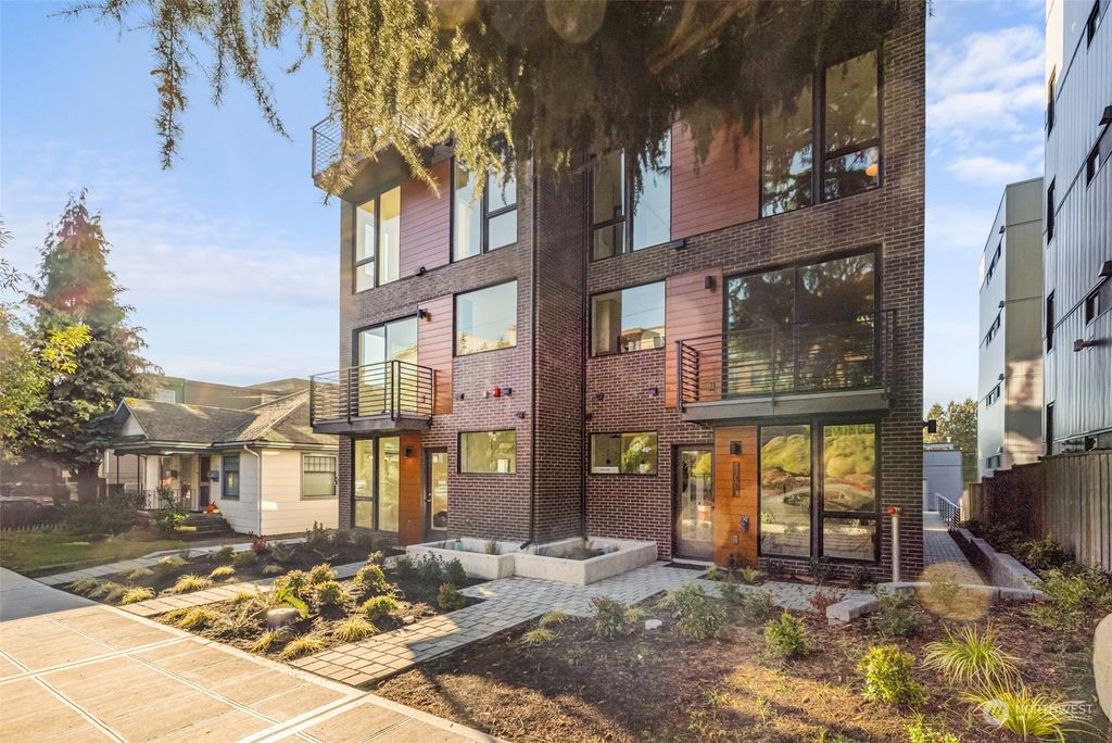 Photo of 2031 Yale Avenue E #A, Seattle, WA 98102 (MLS # 2186316)