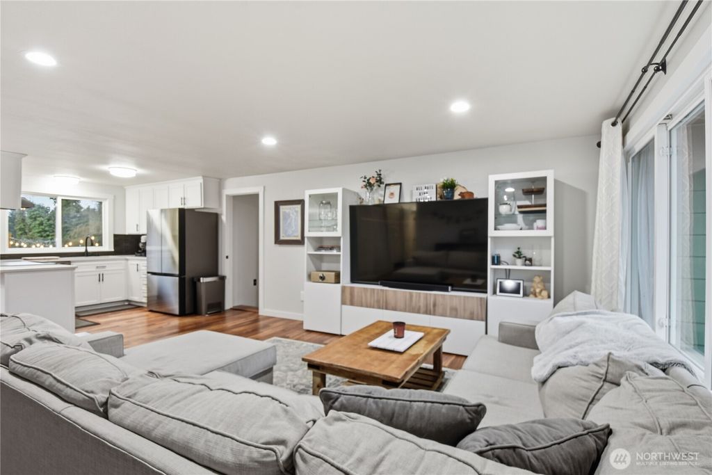 Photo of 422 216th Street SW, Bothell, WA 98021 (MLS # 2474645)