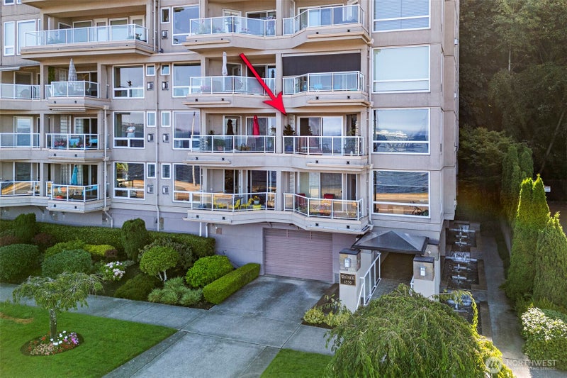 1550 Alki Avenue SW 300