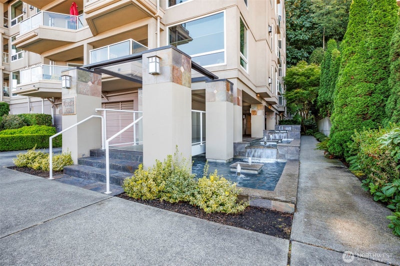 1550 Alki Avenue SW 300