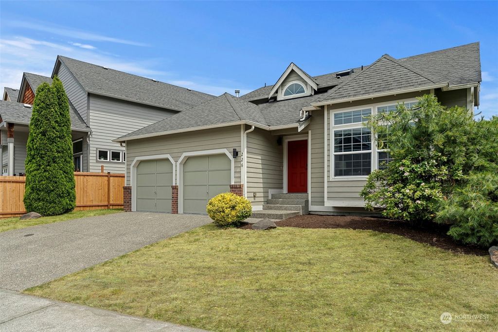 Photo of 226 Whitman Place NE, Renton, WA 98059 (MLS # 2125651)
