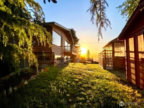 Photo of 620 S Liberty Street, Port Angeles, WA 98362 (MLS # 2552835)