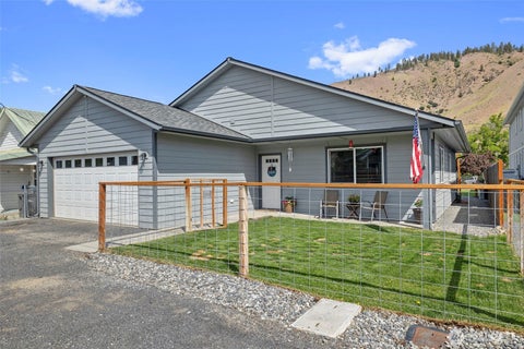 Photo of 200 W Pleasant Avenue, Cashmere, WA 98815 (MLS # 2526810)