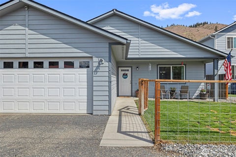Photo of 200 W Pleasant Avenue, Cashmere, WA 98815 (MLS # 2526810)