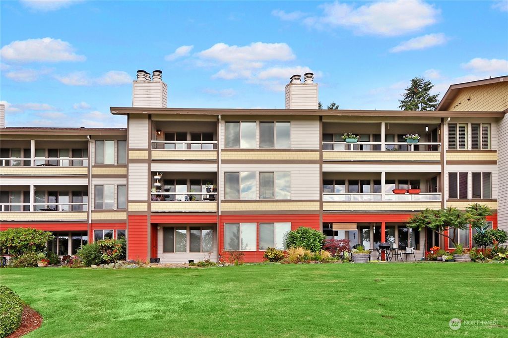 Photo of 23501 Lakeview Drive #D303, Mountlake Terrace, WA 98043 (MLS # 2156828)