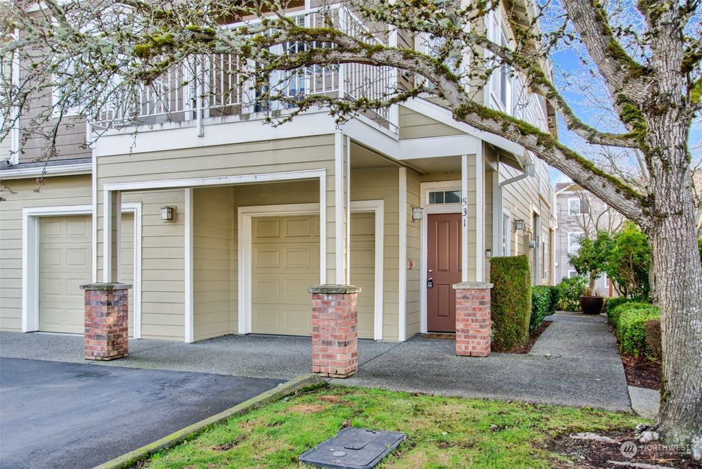 Photo of 531 241st Lane SE, Sammamish, WA 98074 (MLS # 2028914)