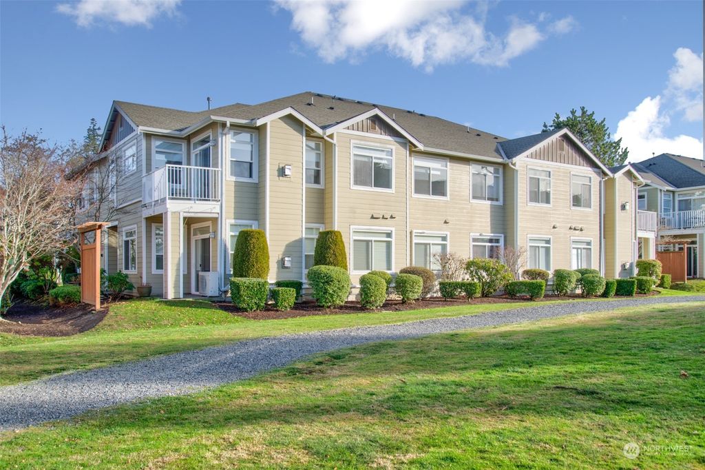 Photo of 531 241st Lane SE, Sammamish, WA 98074 (MLS # 2028914)