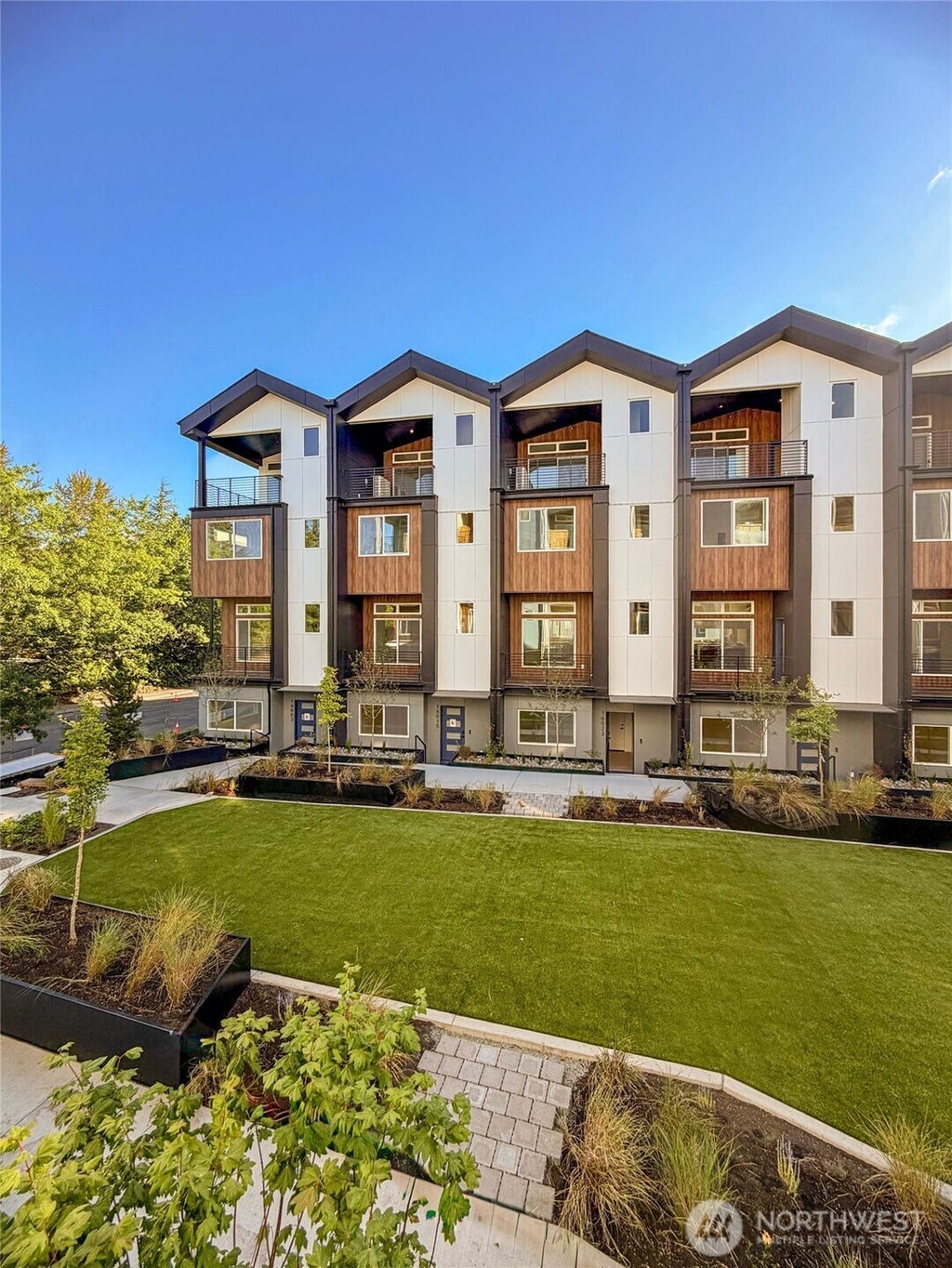 Photo of 16003 SE 31st Lane, Bellevue, WA 98008 (MLS # 2509138)
