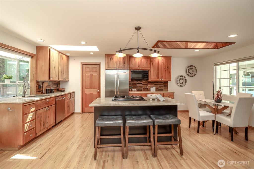 Photo of 16220 SE 31st Street, Bellevue, WA 98008 (MLS # 2390553)