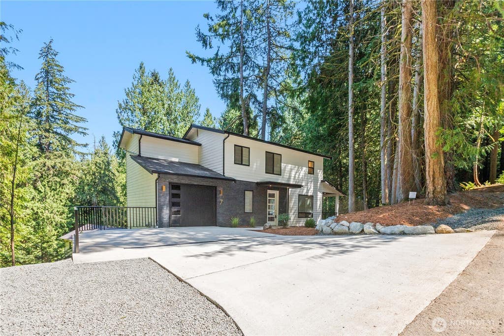 Photo of 7 Maple Court, Bellingham, WA 98229 (MLS # 2566155)