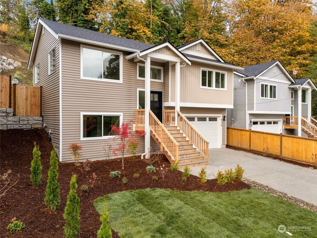 Photo of 4328 Crescent Avenue #B, Everett, WA 98203 (MLS # 2300655)