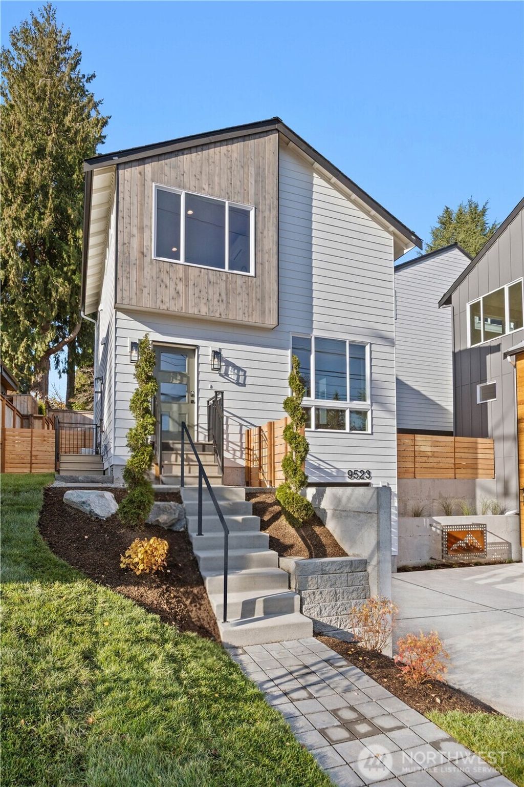 Photo of 9523 15th Avenue NE, Seattle, WA 98115 (MLS # 2454581)