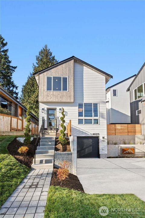 Photo of 9523 15th Avenue NE, Seattle, WA 98115 (MLS # 2454581)