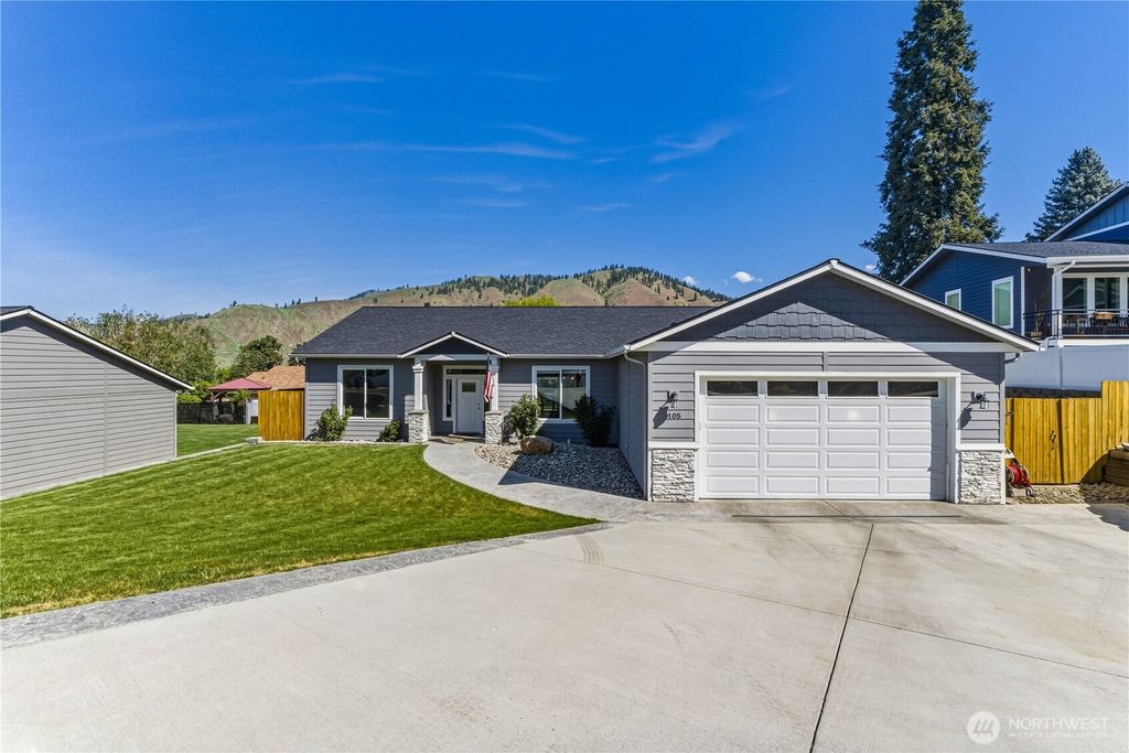 Photo of 105 Newberry Street, Cashmere, WA 98815 (MLS # 2516617)