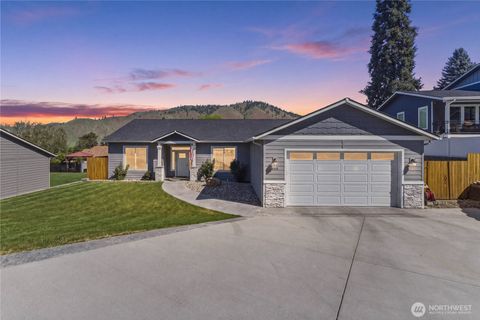 Photo of 105 Newberry Street, Cashmere, WA 98815 (MLS # 2516617)