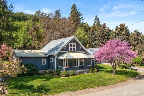 Photo of 4693 Valley Street, Cashmere, WA 98815 (MLS # 2320995)