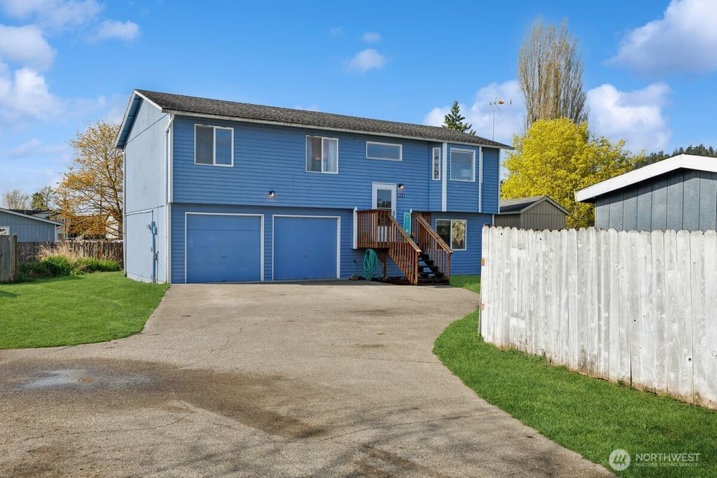 Photo of 314 Broadway Boulevard, Algona, WA 98001 (MLS # 2352242)
