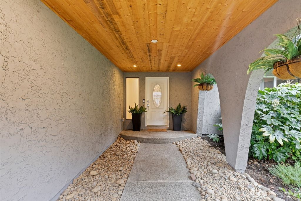 Photo of 14314 110th Avenue Ct E, Puyallup, WA 98374 (MLS # 2461485)