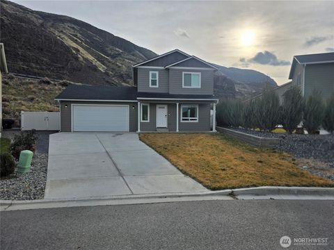 Photo of 271 George Loop Loop, Rock Island, WA 98850 (MLS # 2487479)