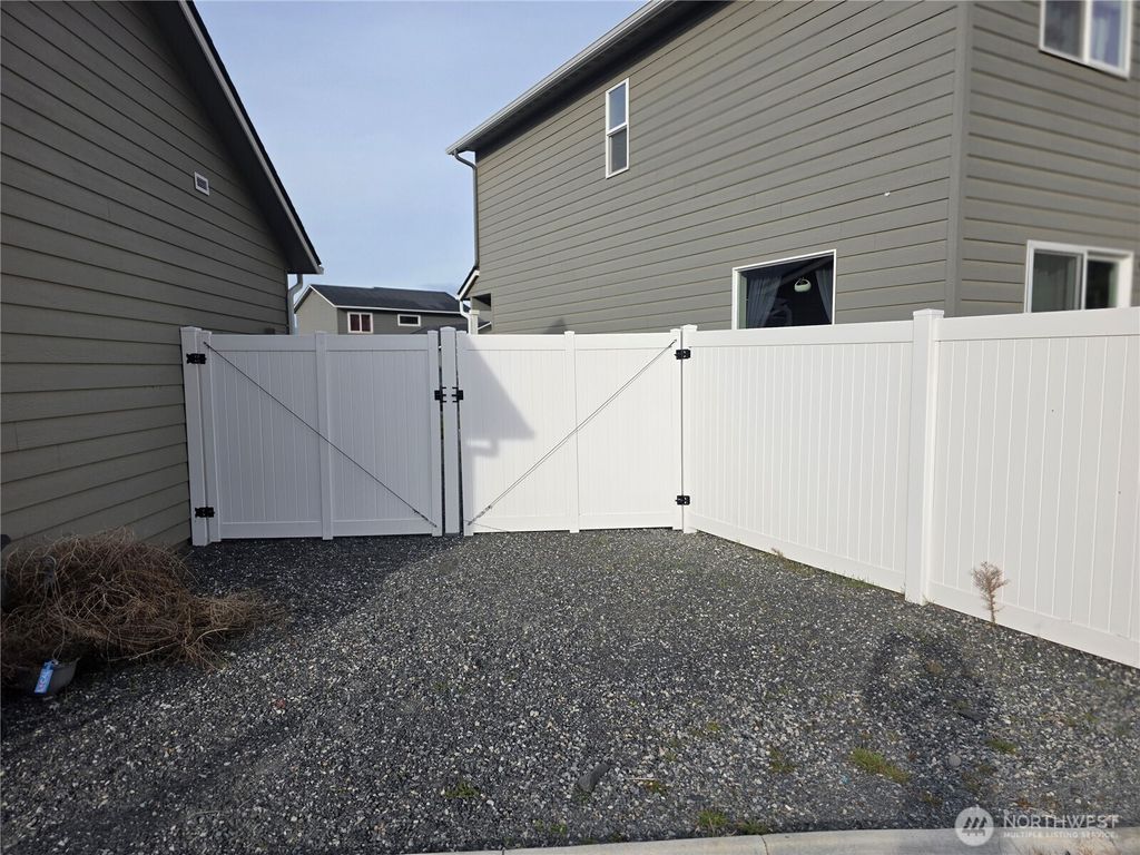 Photo of 271 George Loop Loop, Rock Island, WA 98850 (MLS # 2487479)