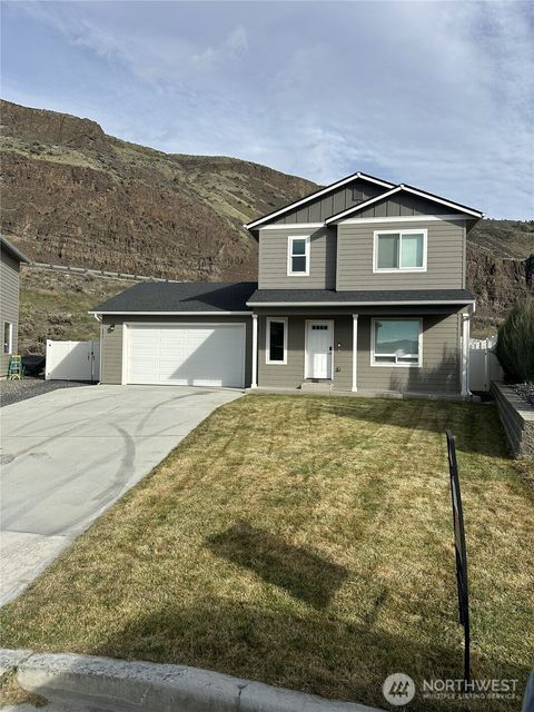 Photo of 271 George Loop Loop, Rock Island, WA 98850 (MLS # 2487479)