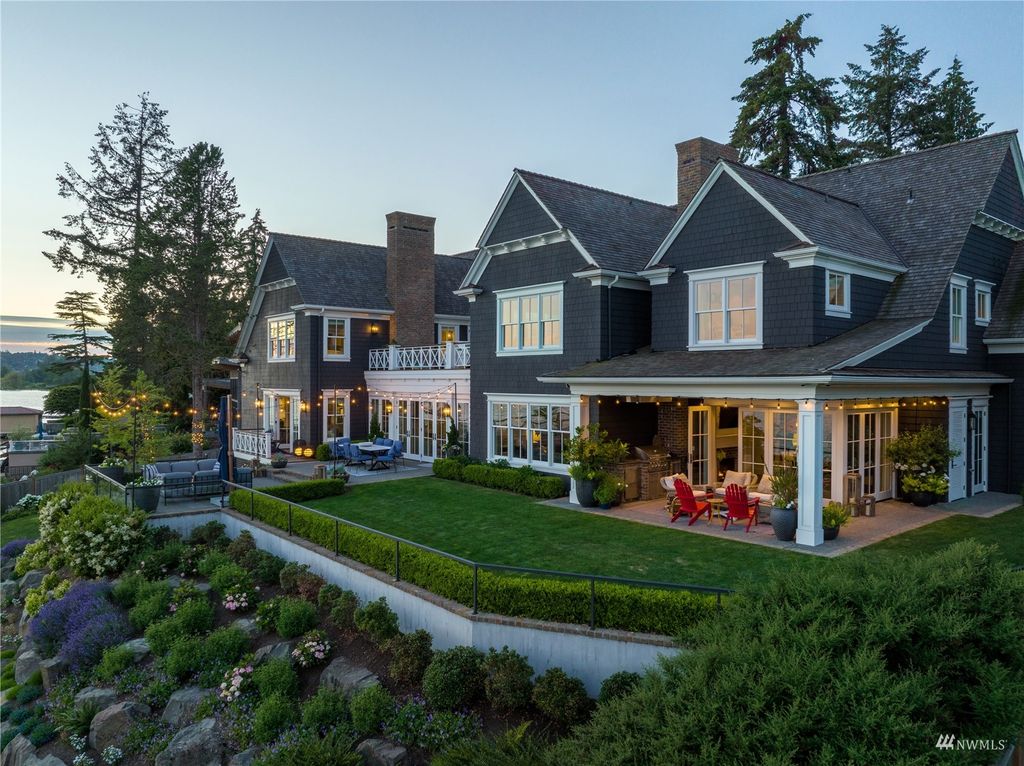 Photo of 3201 43rd Avenue NE, Seattle, WA 98105 (MLS # 1971783)
