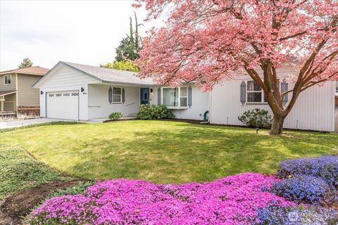 Photo of 1711 Lexington Place, Wenatchee, WA 98801 (MLS # 2508886)