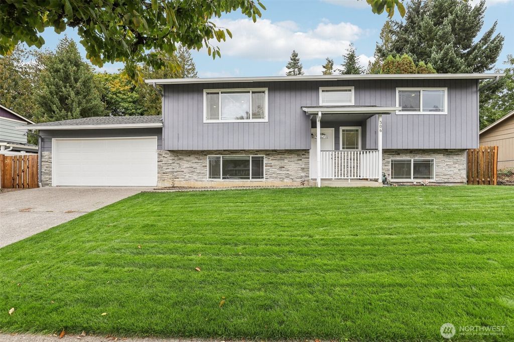 Photo of 306 NW 134th Street, Vancouver, WA 98685 (MLS # 2443120)