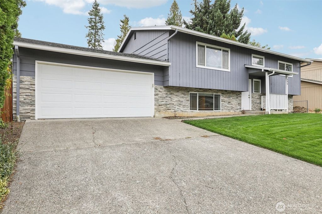 Photo of 306 NW 134th Street, Vancouver, WA 98685 (MLS # 2443120)