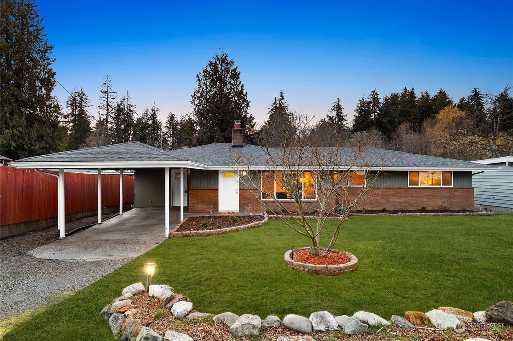 Photo of 16717 Wallingford Avenue N, Shoreline, WA 98133 (MLS # 2040626)