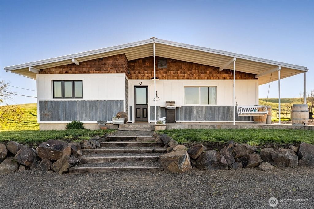 Photo of 5119 Sudbury Road, Walla Walla, WA 99362 (MLS # 2520044)
