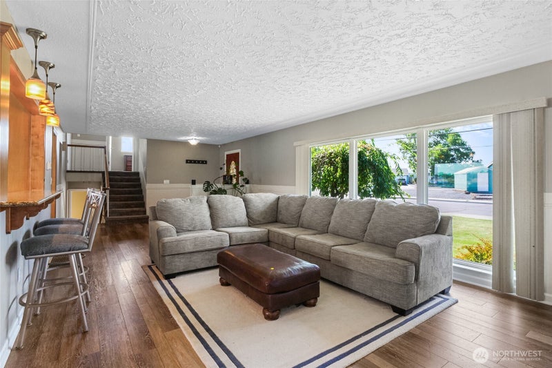 1345 W Lakeside Drive