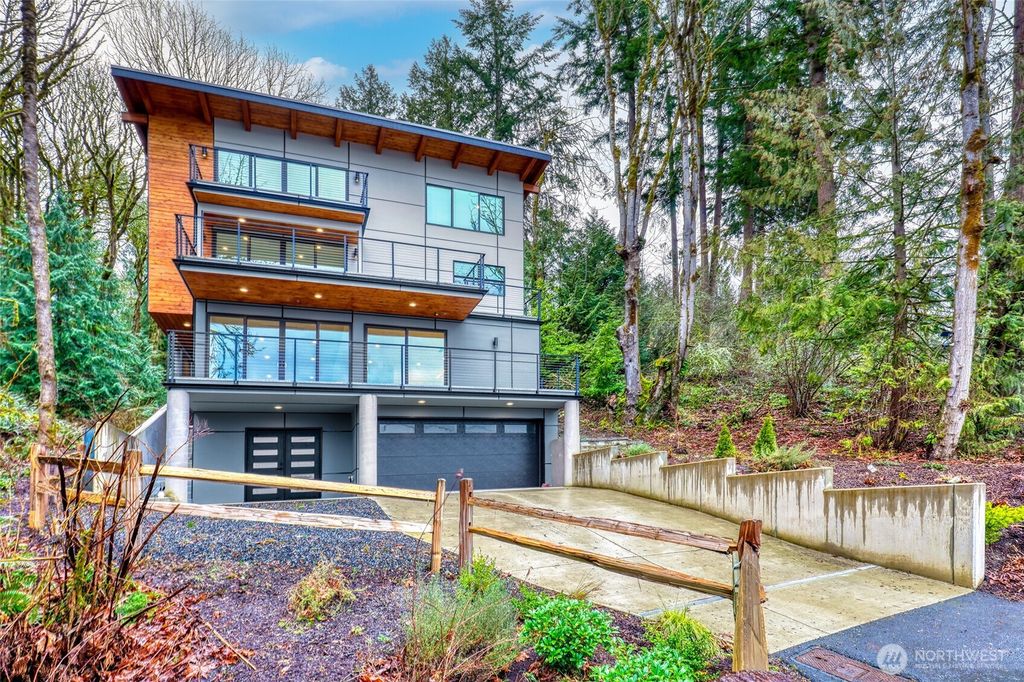 Photo of 439 W Lake Sammamish Parkway SE, Bellevue, WA 98008 (MLS # 2342314)