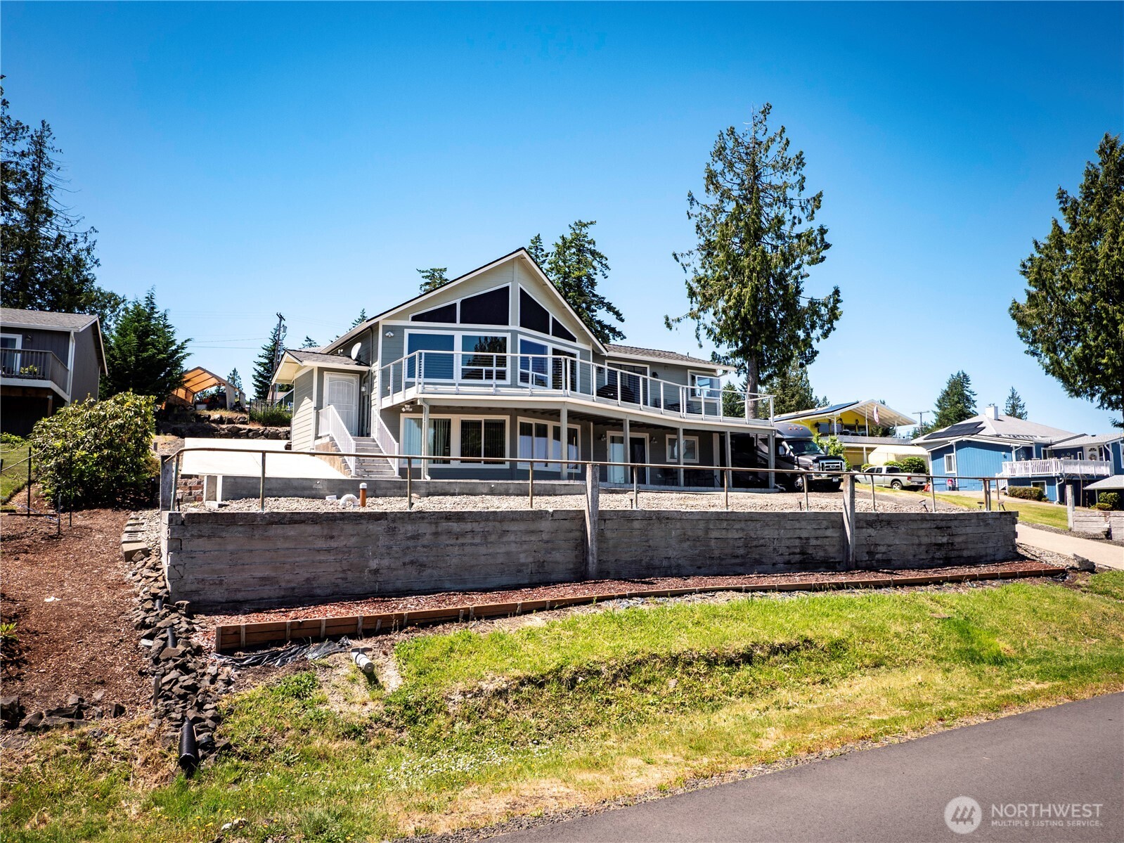 2207 ISLAND Drive NW