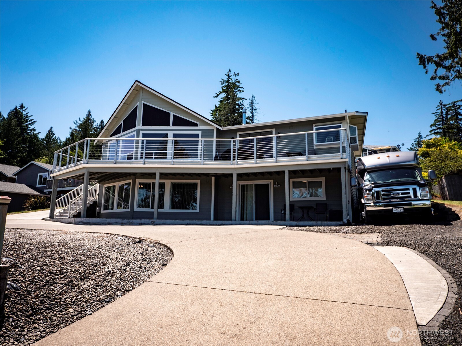 2207 ISLAND Drive NW