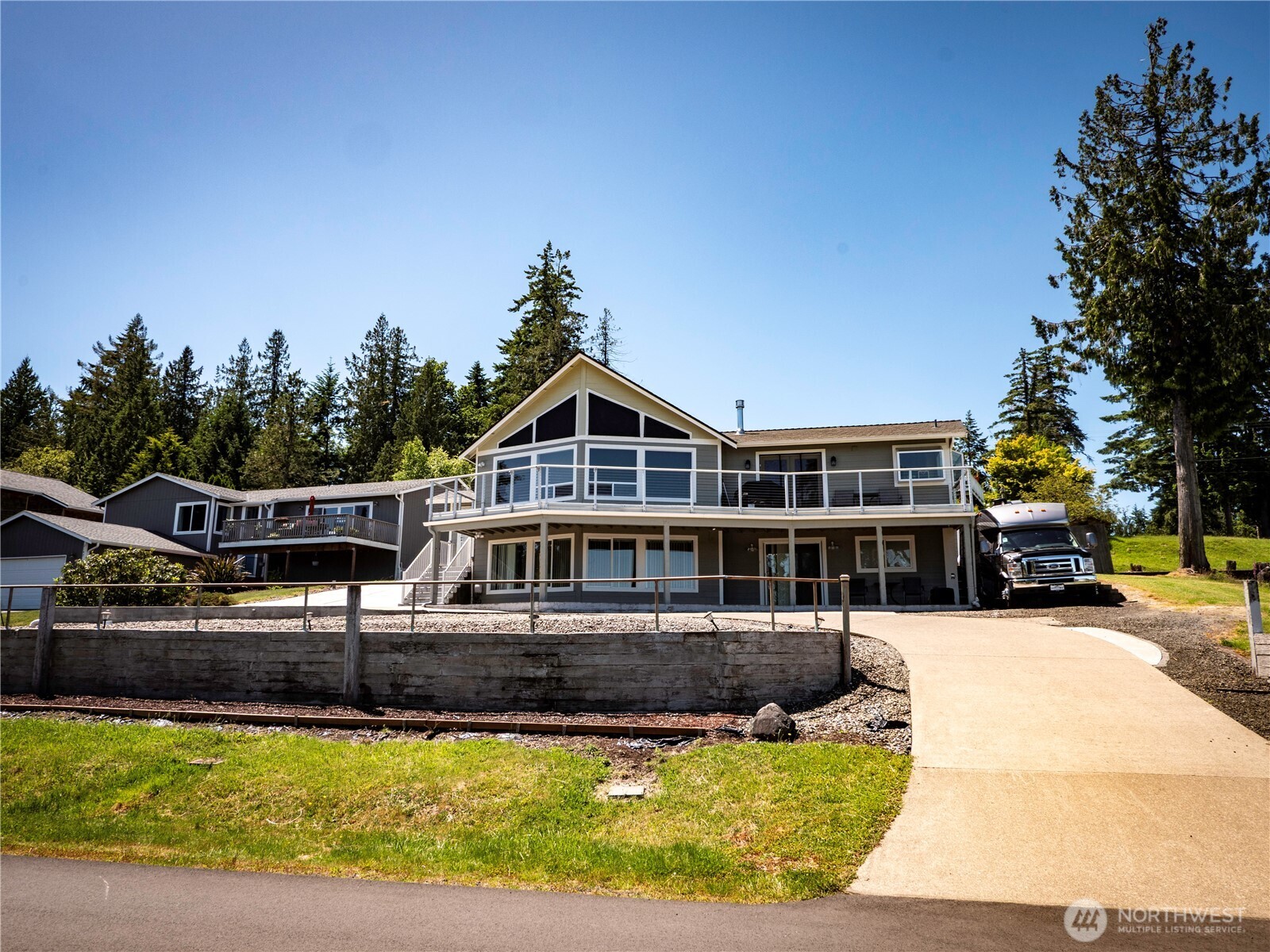 2207 ISLAND Drive NW