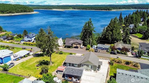 2207 ISLAND Drive NW Olympia WA 98502