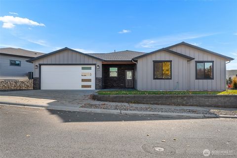 Photo of 274 Chinook Way, East Wenatchee, WA 98802 (MLS # 2456359)