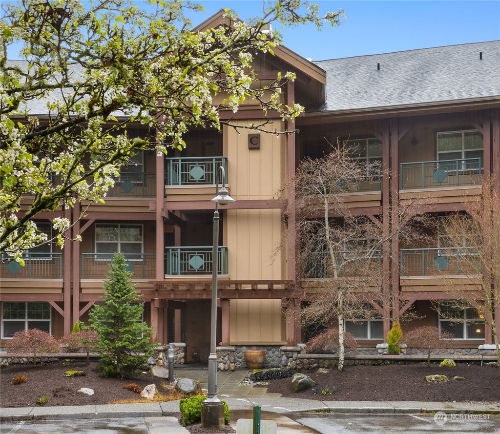 Photo of 1000 Cabin Creek Lane SW #C104, Issaquah, WA 98027 (MLS # 2053392)