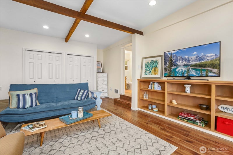 1122 Rockaway Lane