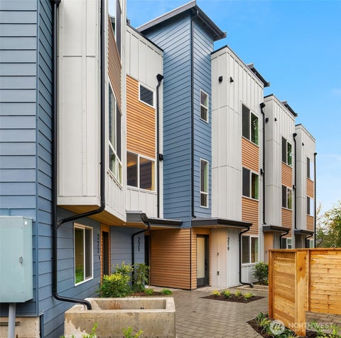 Photo of 223 NE 75th Street, Seattle, WA 98115 (MLS # 2549174)