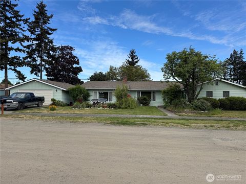 Photo of 402 W Maple ST, Sequim, WA 98382 (MLS # 2538256)