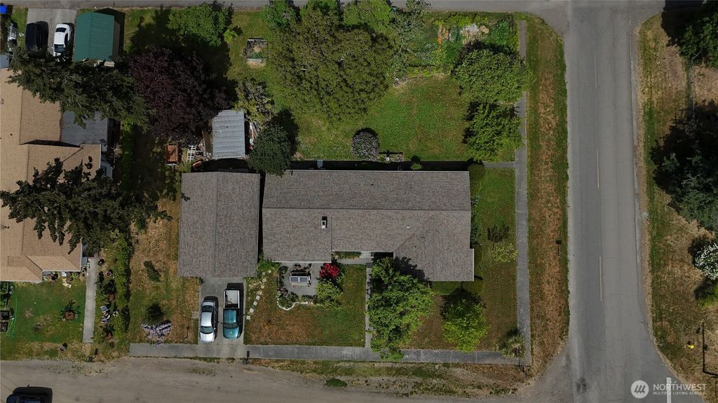 Photo of 402 W Maple ST, Sequim, WA 98382 (MLS # 2538256)