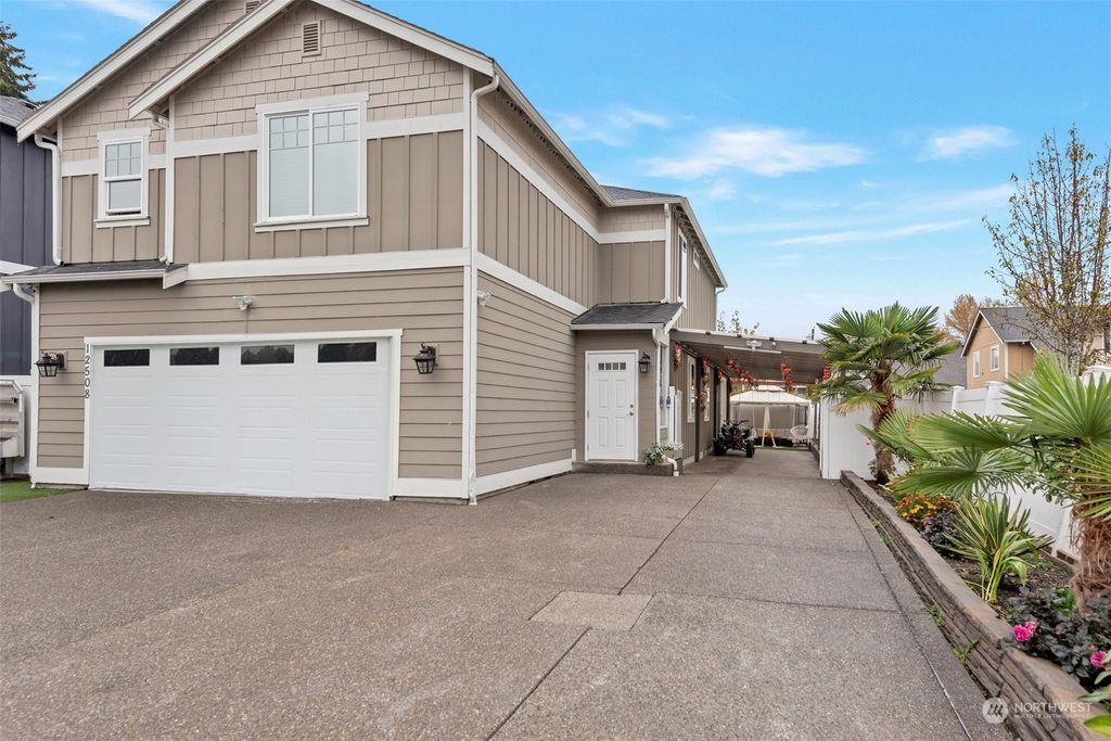 Photo of 12508 SE 265th Court, Kent, WA 98030 (MLS # 2307242)
